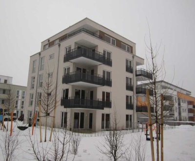 Schöne 3-Zi-Whg mit offener Küche, Parkett, Gäste-WC & ca. 9,3qm Südwest-Balkon; Baujahr 2012