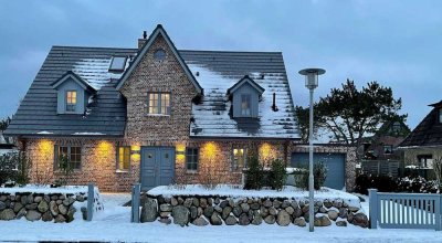 Großzügiges exklusives freistehendes Einfamilienhaus mit Traumgarten in fußläufiger Strandnähe