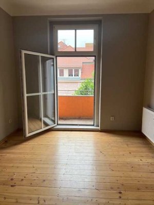 Freundliche und sanierte 4-Zimmer-Wohnung mit gehobener Innenausstattung mit Balkon in Cottbus