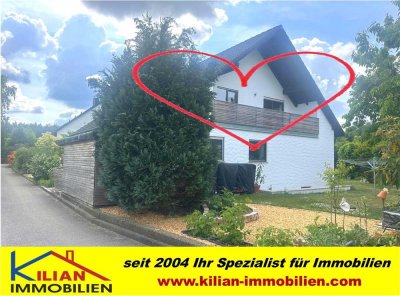 KILIAN IMMOBILIEN! RENOVIERTE 3 ZI. WOHNUNG MIT 94 M² IM 2-PART.-HAUS IN BERNLOHE-ROTH! BALKON * FBH