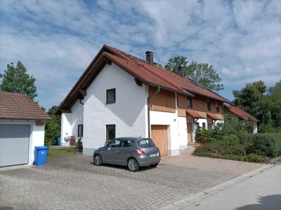 Geräumige, preiswerte und gepflegte 6,5-Raum-Doppelhaushälfte mit EBK in Marktoberdorf