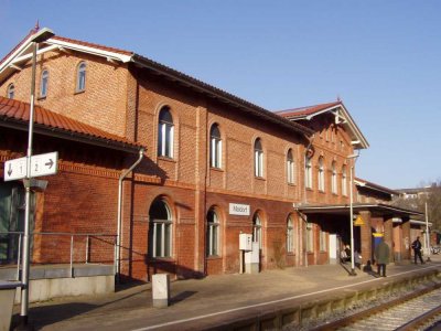 Restauriertes Bahnhofsgebäude