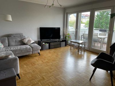 Neuwertige Wohnung mit drei Zimmern sowie Balkon und EBK in Düsseldorf