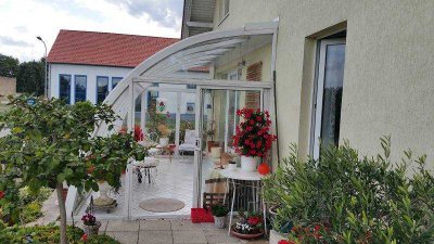 Helle, großzügige 2,5-Zimmer-EG-Wohnung mit Wintergarten & Terrasse Fußbodenheizung S-Bahn