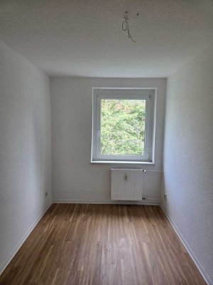 Gut geschnittene 2-Raum-Wohnung mit Duschbad und Fenster, Balkon, Kabel-TV