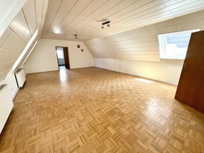 KL-Altstadt - Renovierte 2-Zimmer-Dachgeschosswohnung in zentral gelegenem Altbau