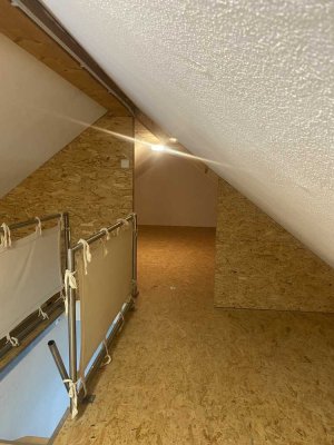 Stilvolle, gepflegte 4-Raum-Dachgeschosswohnung mit gehobener Innenausstattung mit EBK in Jockgrim