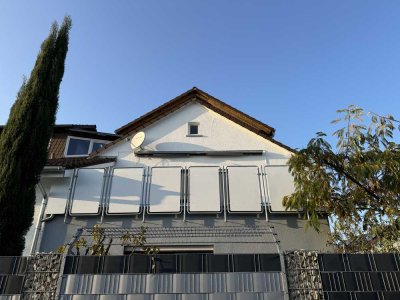 Kleine Doppelhaushälfte mit Garten und Balkon