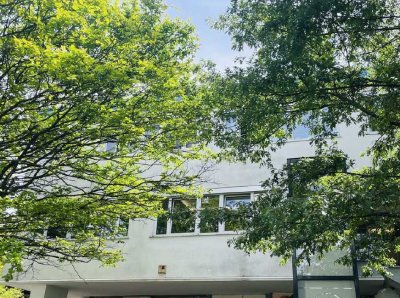 Helle und gut geschnittene  4,5 Zimmer Wohnung mit großer und sonniger Terrasse