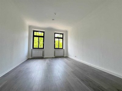 Geräumige Familienwohnung mit Balkon! Bad mit Wanne und Dusche!
