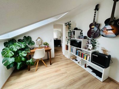 Stilvolle renovierte 2,5-Zimmer-DG-Wohnung mit EBK in Top Lage in Pforzheim