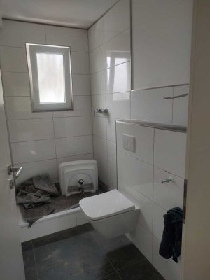 Helle Wohnung nach Vollsanierung. Neues Bad im Grünen