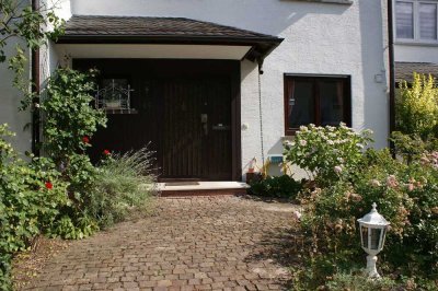 FÜR DIE FAMILIE + Geräumiges Reihenmittelhaus in Südwestausrichtung mit schönem Garten