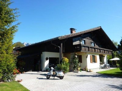 Charmantes Einfamilienhaus mit großem sonnigen Grundstück und traumhaftem Bergblick