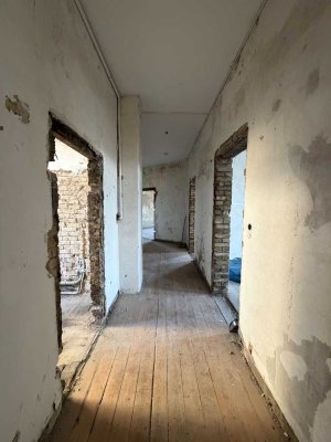 Vollständig entkernte Altbauwohnung