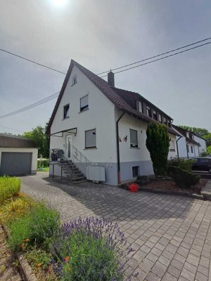 Attraktives und gepflegtes 8-Zimmer-Zweifamilienhaus in Neckartenzlingen