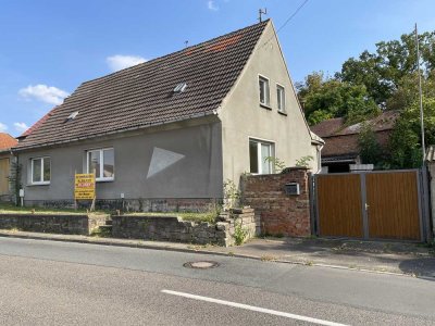 Derzeit reserviert - Für Handwerker und die, die es noch werden wollen - Einfamilienhaus in Oechlitz