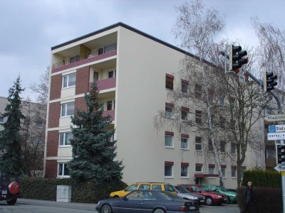 3 Zi, Küche, Bad, großer Balkon, Viernheim v.privat