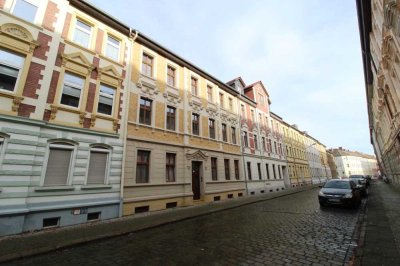 Charmante 3- Zimmerwohnung mit Fußbodenheizung+Einbauküche+Balkon+Bad mit Badewanne&Dusche+Laminat!
