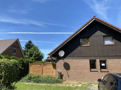 Freundliche, vollständig renovierte 3-Zi.-Whng. im EG eines EFH mit EBK in Barsbüttel OT Stellau