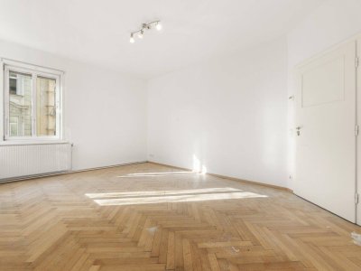 Gute Raumaufteilung, sanierungsbedürfige Wohnung mit Balkon!