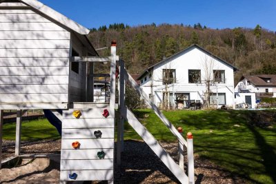 Attr. Einfamilienhaus mit Pool, großem Garten u. gehobener Ausstattung - keine Maklerprovision