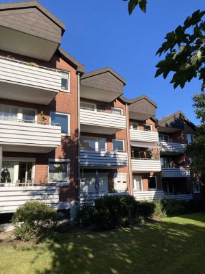 Sanierte Wohnung mit zwei Zimmern sowie Balkon und EBK in Oldenburg