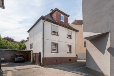 Zweifamilienhaus in zentraler Lage