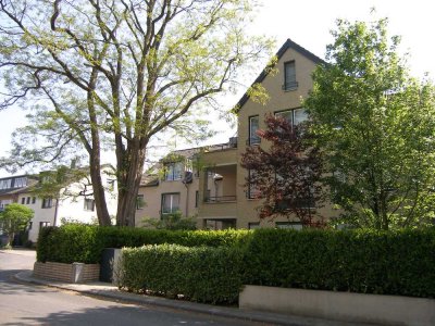 Df.-Heerdt: Attraktive 3 1/2-Raum-Wohnung in feiner Villenlage Nähe Rheinufer