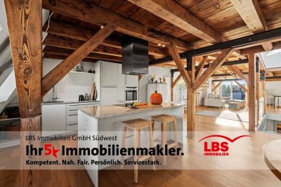 Hoch oben - Lichtdurchflutete 4,5-Zimmerwohnung in saniertem Altbau