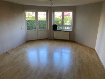 2-Zimmer-Wohnung unrenoviert, mit Zugang zur Terrasse in einem schönen Wohnumfeld