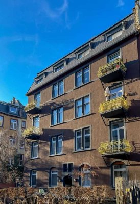 NORDEND AM GÜNTHERSBURGPARK: 2-Zimmer-Altbau mit Südbalkon und EBK  SOFORT FREI!