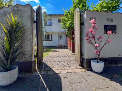 Mediterraner Garten und Privatsphäre: Reihenendhaus mit Charme in ruhiger Lage von Bürgel