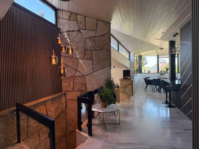 Zeitloses Architektenhaus in Bungalowstil mit viel Privatsphäre