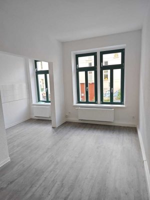 Renovierte 2 Raum Wohnung mit Tageslichtbad
