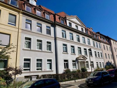 Exklusive sanierte Altbauwohnung mit Stellplatz und Aufzug zum Wohlfühlen in der Südstadt