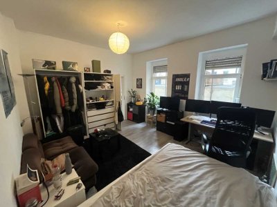 Helle Souterrain 1,5-Zimmer-Wohnung in zentraler Lage - Ideal für Studenten
