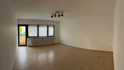 Frisch renovierte 2-Raum-Wohnung mit Balkon in FFM Oberrad
