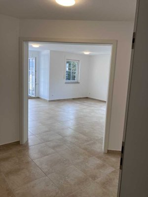 Von privat: Lichtdurchflutete 3-Zimmer-Wohnung mit großzügiger Terrasse: Waldtrudering