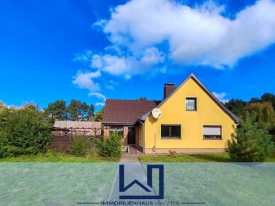 Praktisches Einfamilienhaus mit einem guten Grundriss auf einem großen Eckgrundstück