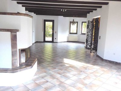 Großzügiges Einfamilienhaus, frei stehend mit Garten und Garage