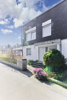 Lettenbach: Gepflegtes Reiheneckhaus in bevorzugter Wohnlage mit großem Dachstudio