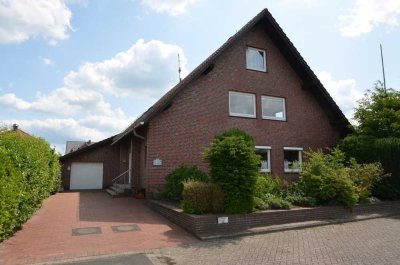 Großzügiges Wohnhaus mit Garage in Brake-Süd