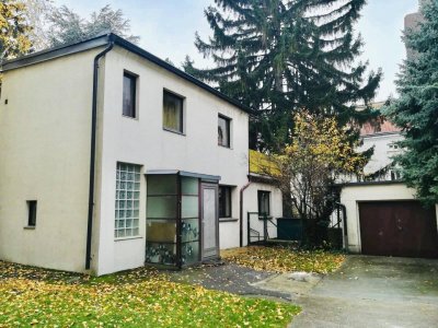 Renovierungsbedürftiges Einfamilienhaus in Wien: Mit Garten und Terrasse!