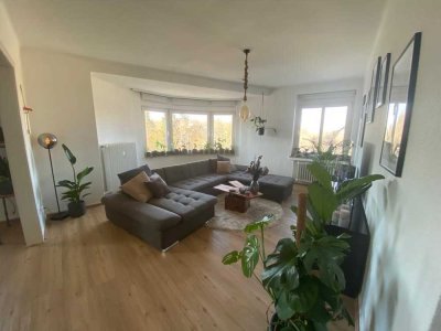 Helle renovierte Altbauwohnung mit Balkon und Einbauküche im Herzen von Mönchengladbach