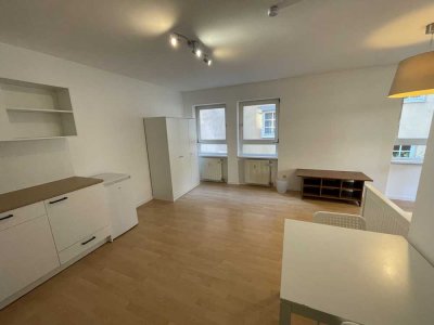Exklusive, Frisch renovierte 1-Raum-Wohnung mit Balkon und EBK in Worms