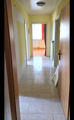 4 Zimmer- Wohnung renovierungsbedürftig