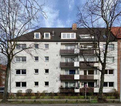 Umfassend modernisiertes 2-Zimmer Apartment - Balkon, Einbauküche, zentrale Lage