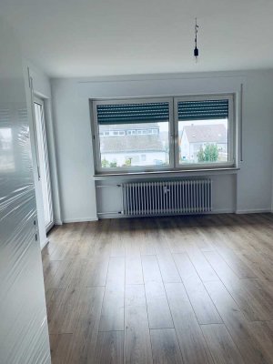 Exklusives Wohnen! 2-Zimmer-Wohnung mit sonnigem Balkon und Einbauküche