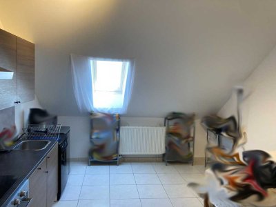 580 € - 77 m² - 2.0 Zi.
Sehr schöne großzügige, Dachgeschosswohnung keine Raucher keine Haustiere